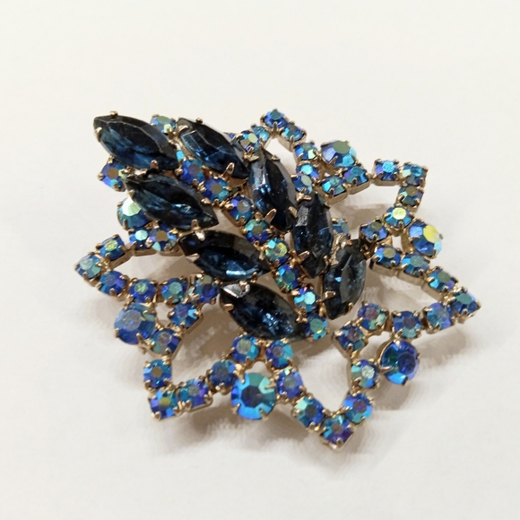 Vintage Jewelry - Vintage Blue Rhinestone Brooch